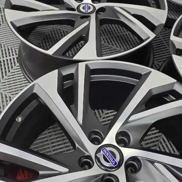 Volvo XC40 - 4x 20” x 8J Diamond Cut Satin Black Alloy Wheels 31471558