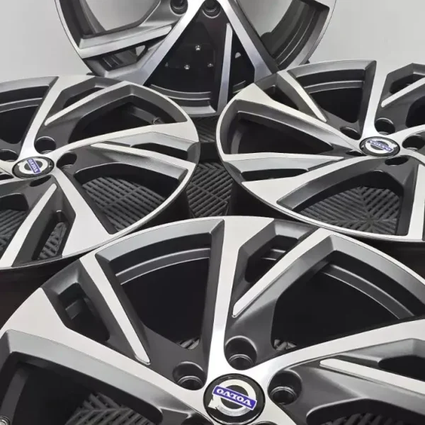 Volvo XC40 - 4x 20” x 8J Diamond Cut Satin Black Alloy Wheels 31471558