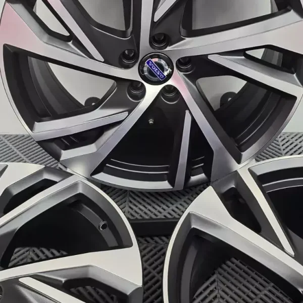 Volvo XC40 - 4x 20” x 8J Diamond Cut Satin Black Alloy Wheels 31471558